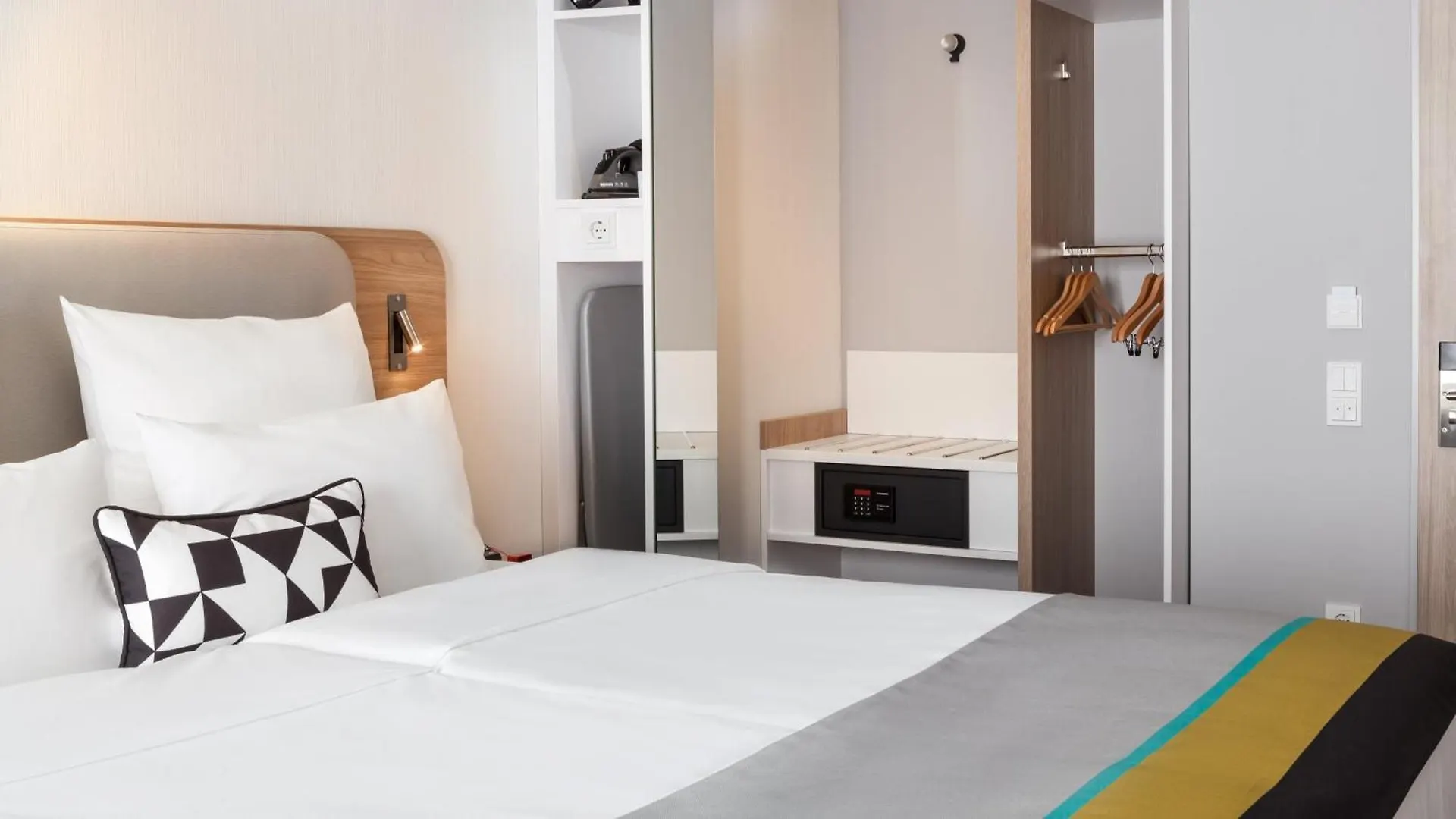 Holiday Inn Express Munich - City East By Ihg 3*,  Německo